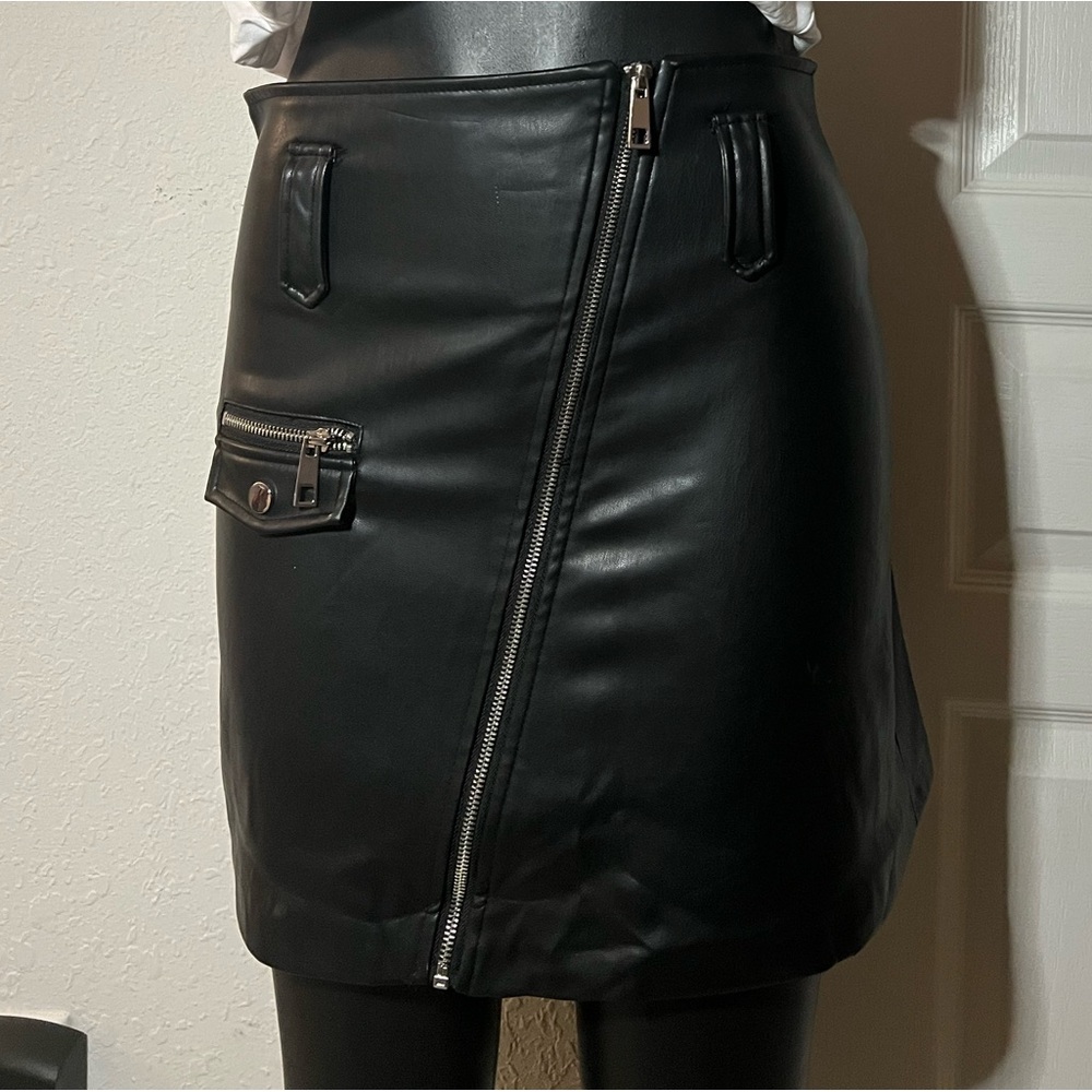 Black leather skirt size M